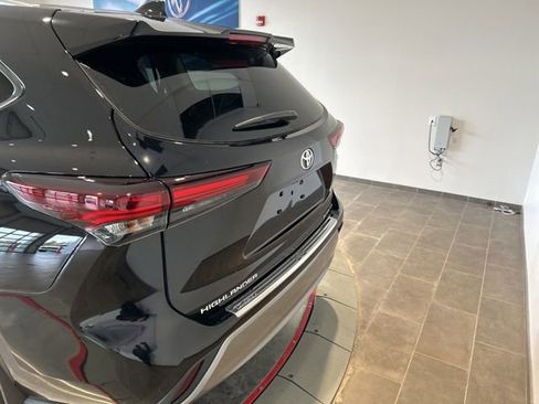 New 2026 Toyota Highlander Platinum AWD/4WD image 5