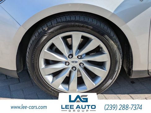 Used 2013 Lincoln MKS image 9