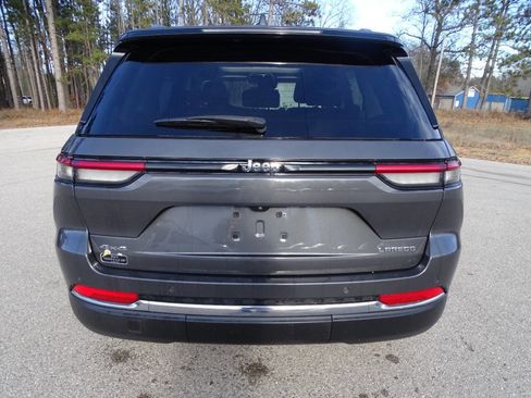 Used 2023 Jeep Grand Cherokee Laredo image 9