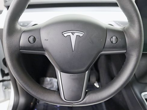 Used 2022 Tesla Model Y Long Range image 15