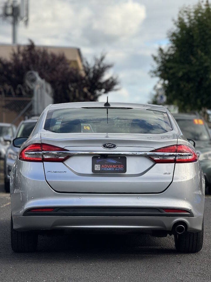 Used 2018 Ford Fusion SE FWD image 11