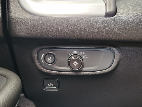 Used 2024 GMC Terrain SLE AWD/4WD image 22
