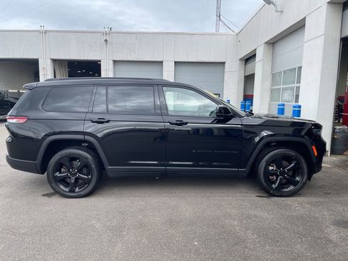 Used 2023 Jeep Grand Cherokee L Altitude image 8