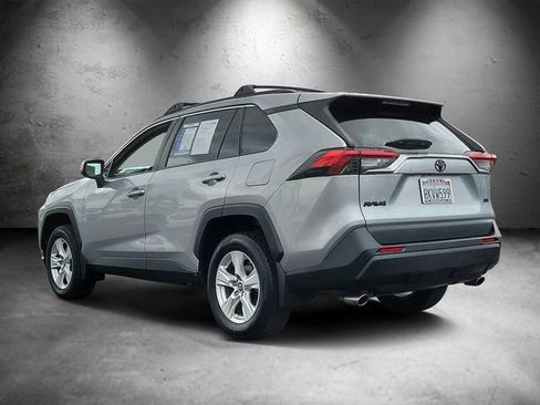 Used 2019 Toyota RAV4 XLE w/ Carpet Mat Package FWD image 4