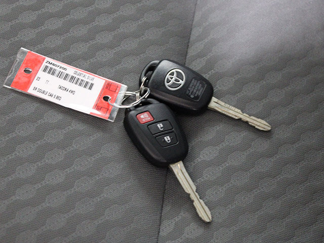 Certified 2023 Toyota Tacoma SR AWD/4WD image 18