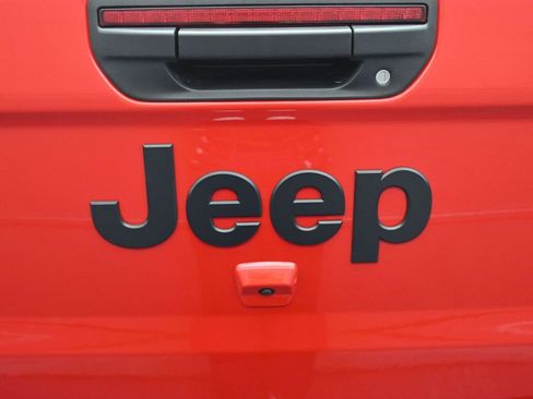 New 2025 Jeep Gladiator Sport image 24