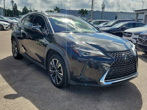 Used 2022 Lexus UX 200 w/ Accessory Package (Z2) FWD image 2