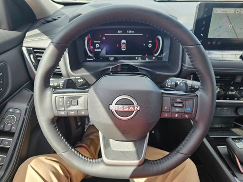 Used 2025 Nissan Rogue SL w/ Tech Package FWD image 20