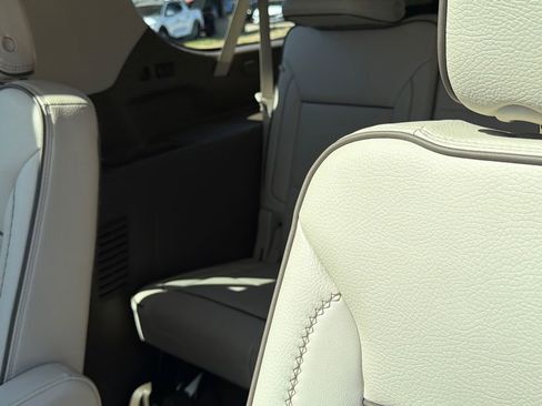 Used 2022 GMC Yukon XL Denali image 21