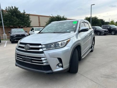 Used 2018 Toyota Highlander Limited Platinum FWD image 8