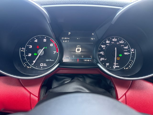 Used 2018 Alfa Romeo Giulia AWD image 16