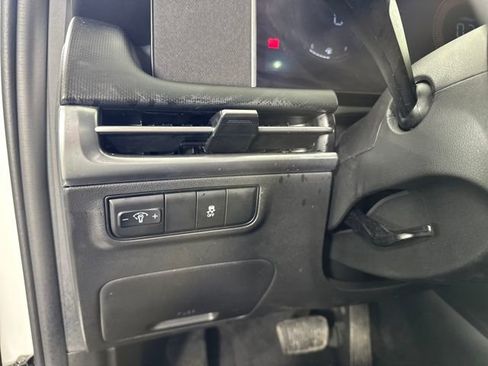 Certified 2025 Hyundai Tucson SE image 19