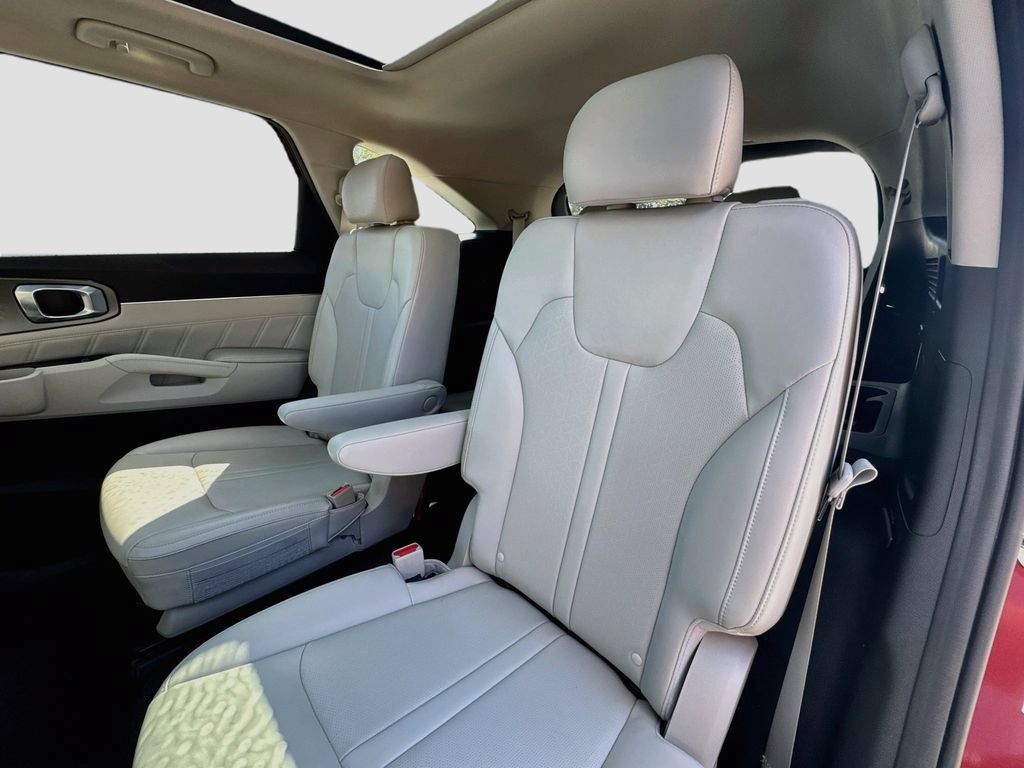 Certified 2023 Kia Sorento SX AWD/4WD image 28
