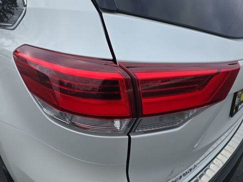 Certified 2019 Toyota Highlander Limited Platinum image 39