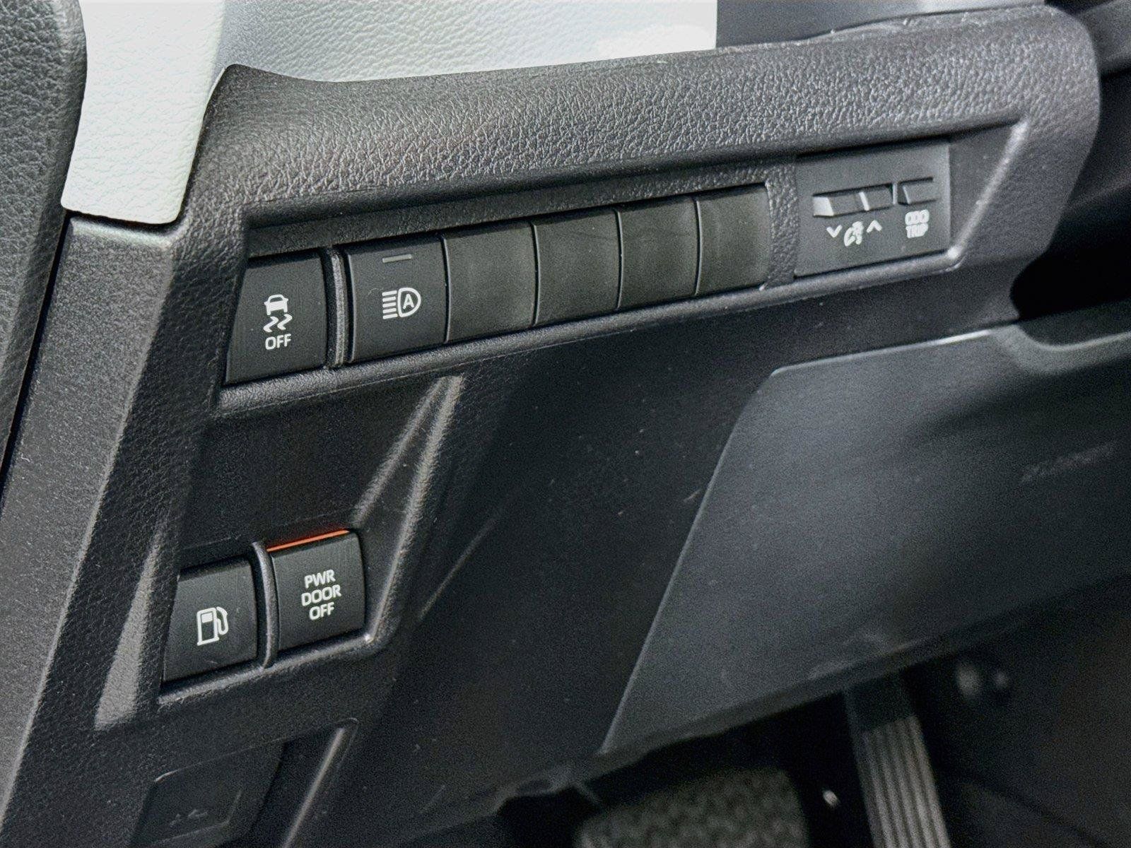 Certified 2026 Toyota Sienna XLE FWD image 16
