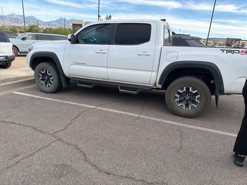 Used 2022 Toyota Tacoma TRD Off-Road w/ Technology Package image 2