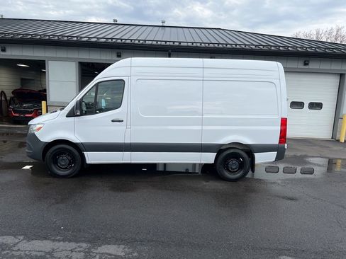 Used 2025 Mercedes-Benz Sprinter 2500 image 16