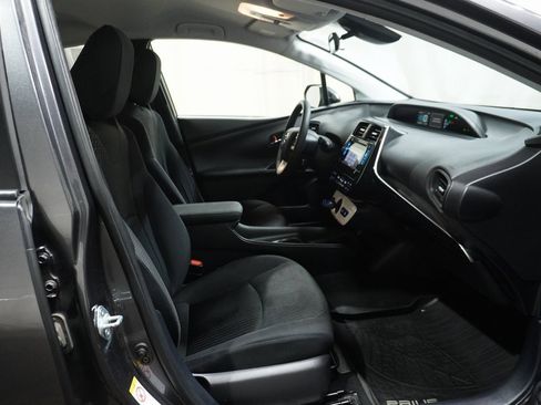 Used 2017 Toyota Prius Four image 10