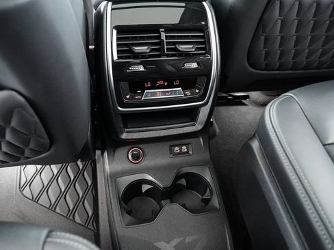 Used 2025 BMW X7 M60i AWD/4WD image 31