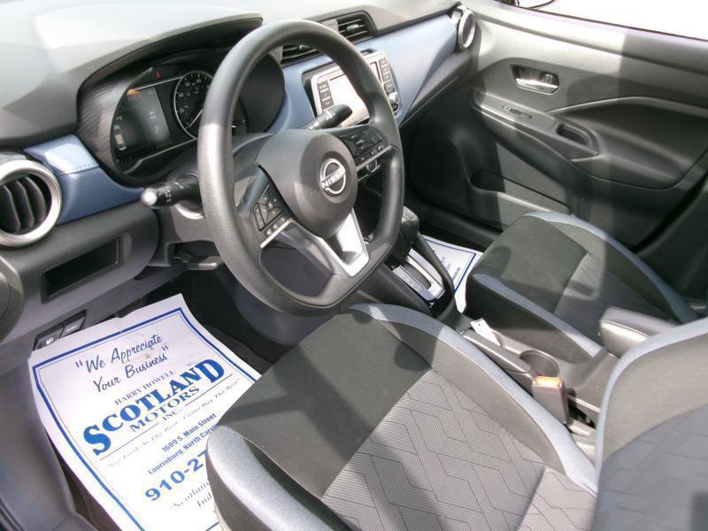 Used 2025 Nissan Versa SV FWD image 12