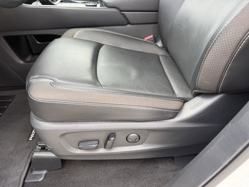 Used 2024 Nissan Pathfinder SL image 24