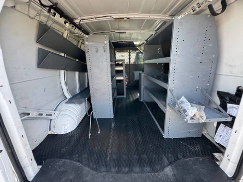 Used 2016 Chevrolet Express 2500 image 18