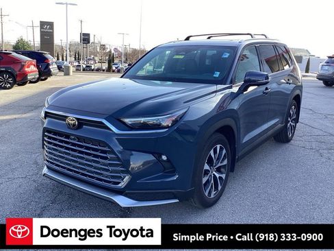 Used 2025 Toyota Grand Highlander MAX image 3