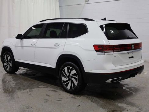 Used 2024 Volkswagen Atlas SE image 3