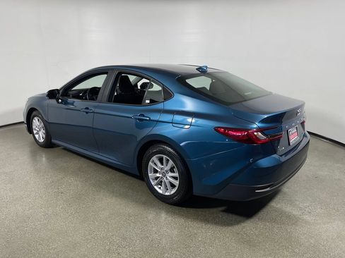 Used 2025 Toyota Camry LE FWD image 5