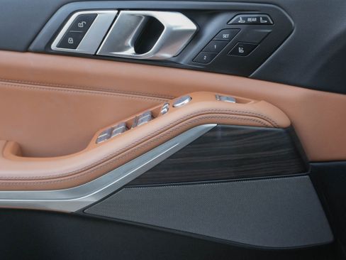 Certified 2023 BMW X7 xDrive40i w/ Premium Package image 12