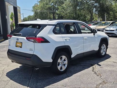 Used 2021 Toyota RAV4 XLE AWD/4WD image 5