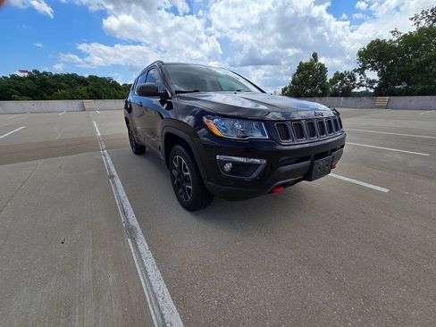 Used 2019 Jeep Compass Trailhawk w/ Cold Weather Group AWD/4WD image 10