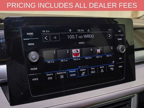 Used 2025 Volkswagen Taos SE AWD/4WD image 12