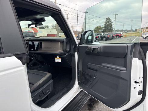 New 2025 Ford Bronco Outer Banks w/ Sasquatch Package AWD/4WD image 28