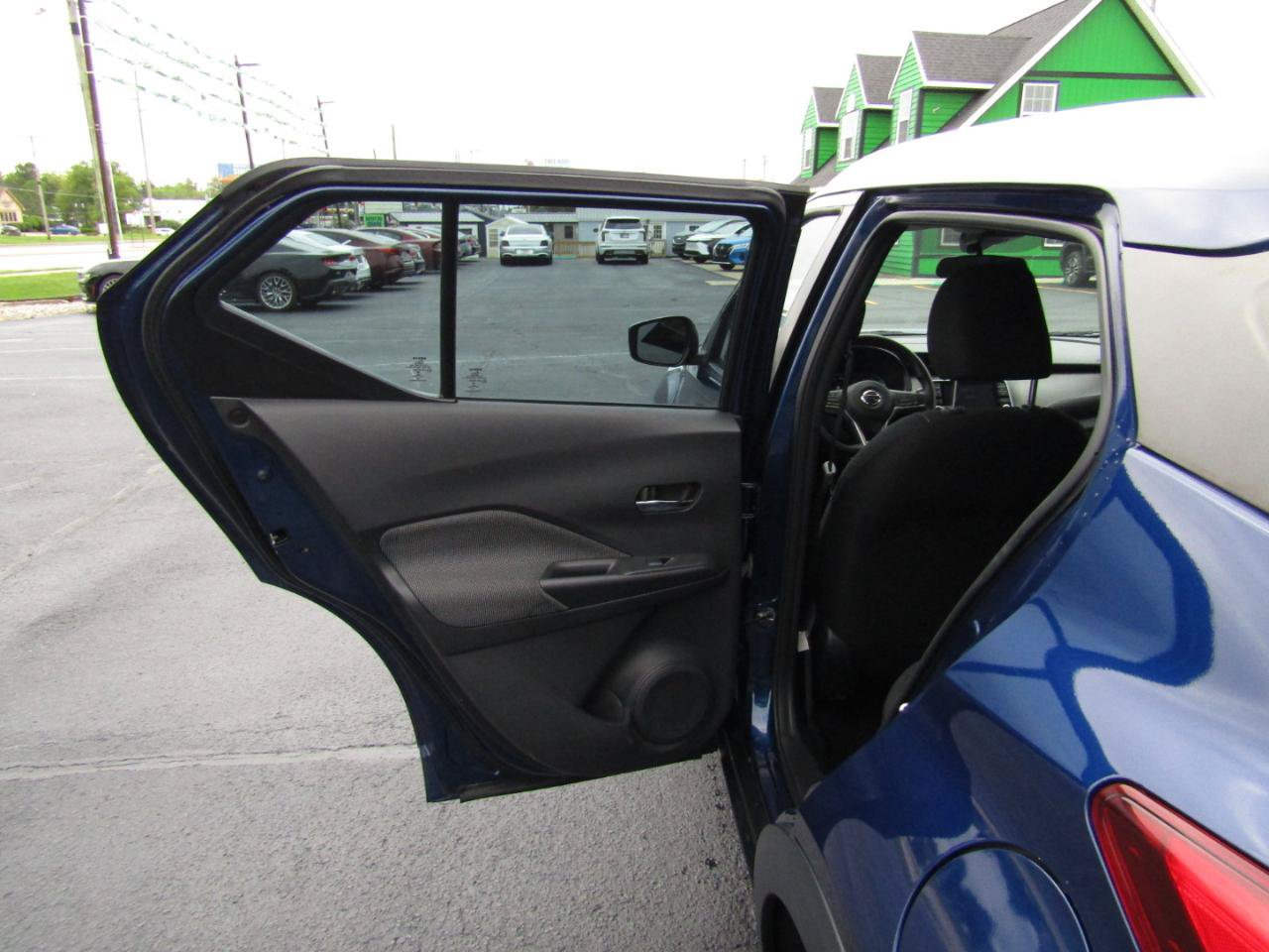 Used 2020 Nissan Kicks SV FWD image 18