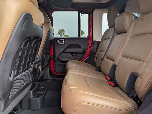 Used 2023 Jeep Wrangler Unlimited Rubicon w/ Steel Bumper Group image 17