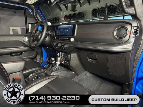 Used 2024 Jeep Gladiator Rubicon w/ Technology Group AWD/4WD image 22