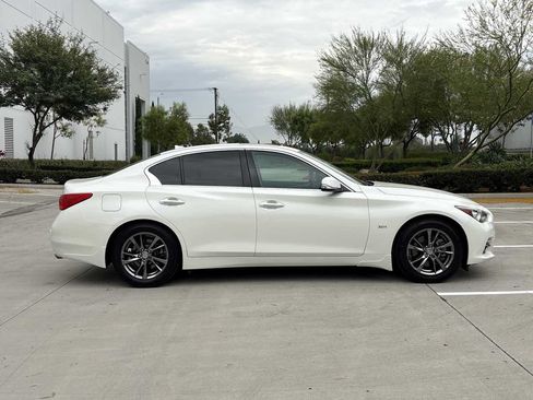 Used 2017 INFINITI Q50 Signature Edition w/ All Weather Package (L93) RWD image 2
