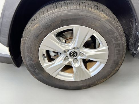 Used 2020 Toyota RAV4 XLE w/ Convenience Package image 14