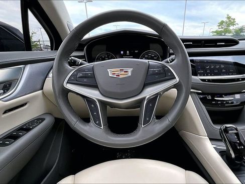 Used 2023 Cadillac XT5 Premium Luxury w/ Technology Package image 7