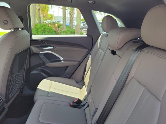 Certified 2025 Audi Q5 Premium w/ Convenience Package AWD/4WD image 11