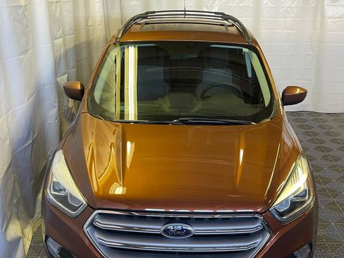 Used 2017 Ford Escape SE w/ Equipment Group 201A image 3