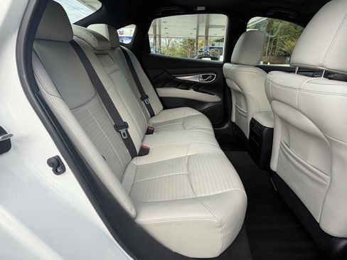 Used 2015 INFINITI Q70 3.7 w/ Sport Package image 10