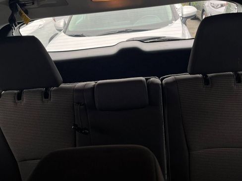 Used 2025 Toyota Highlander LE FWD image 27
