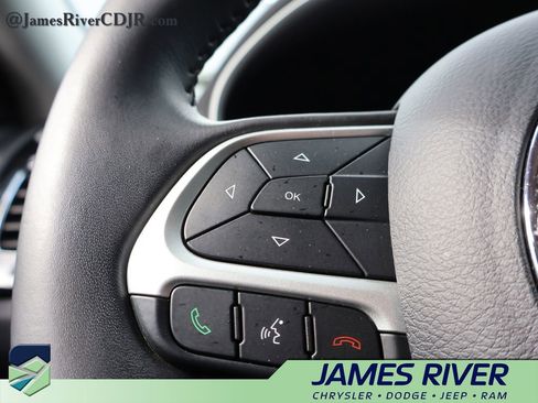 Used 2019 Jeep Compass Latitude FWD image 25