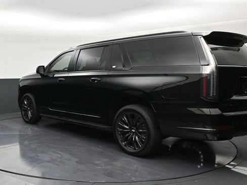 Used 2025 Cadillac Escalade ESV Sport w/ LPO, ONYX Package RWD image 3