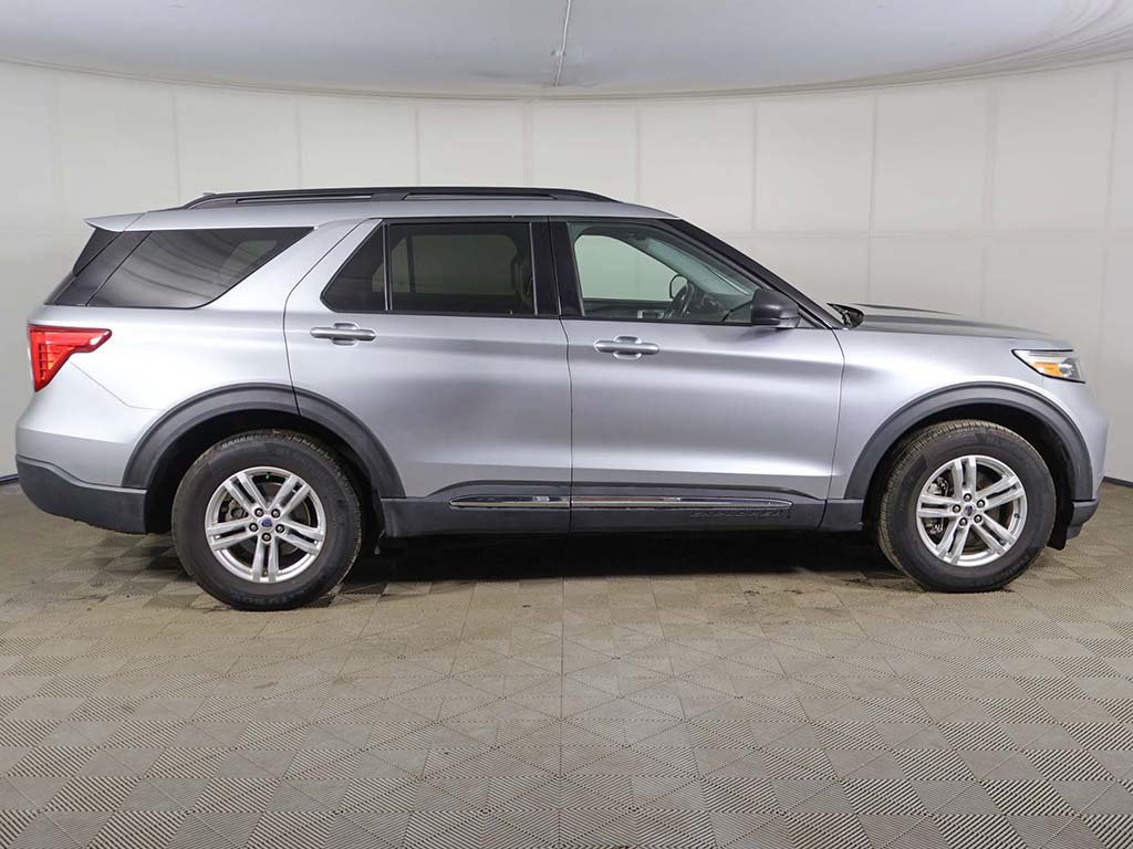 Used 2022 Ford Explorer XLT w/ Equipment Group 202A AWD/4WD image 13