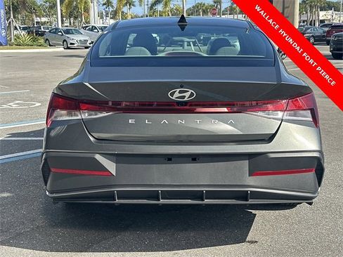 Used 2024 Hyundai Elantra SEL image 7