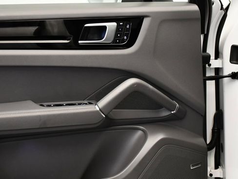 Used 2023 Porsche Cayenne image 35