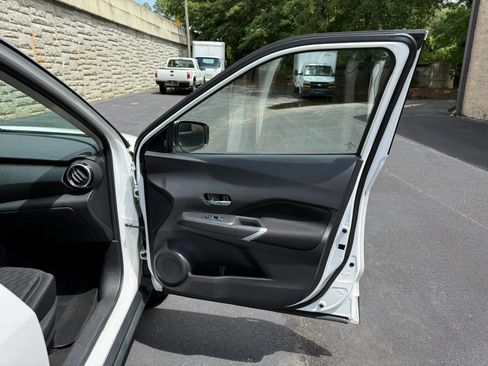 Used 2021 Nissan Kicks SV FWD image 27